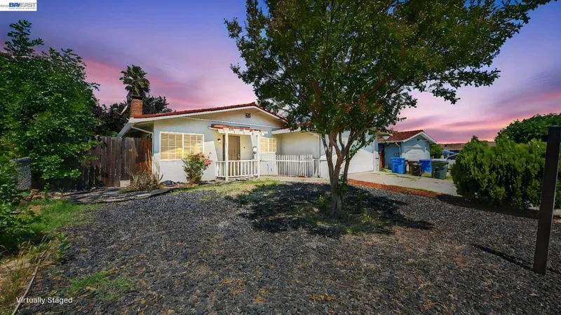 Photo 2 of 200 Riverside Pl