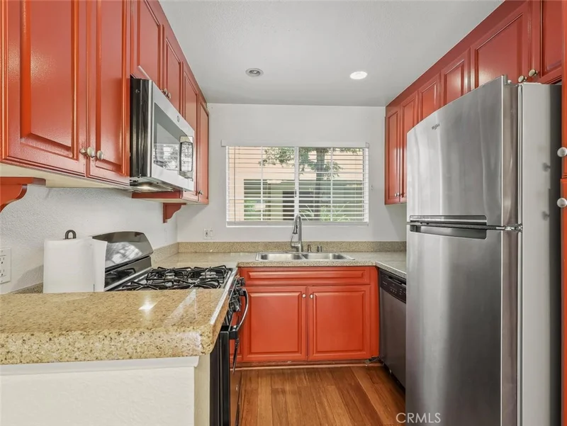 5540 S Owensmouth Avenue 107, Woodland Hills, CA 91367