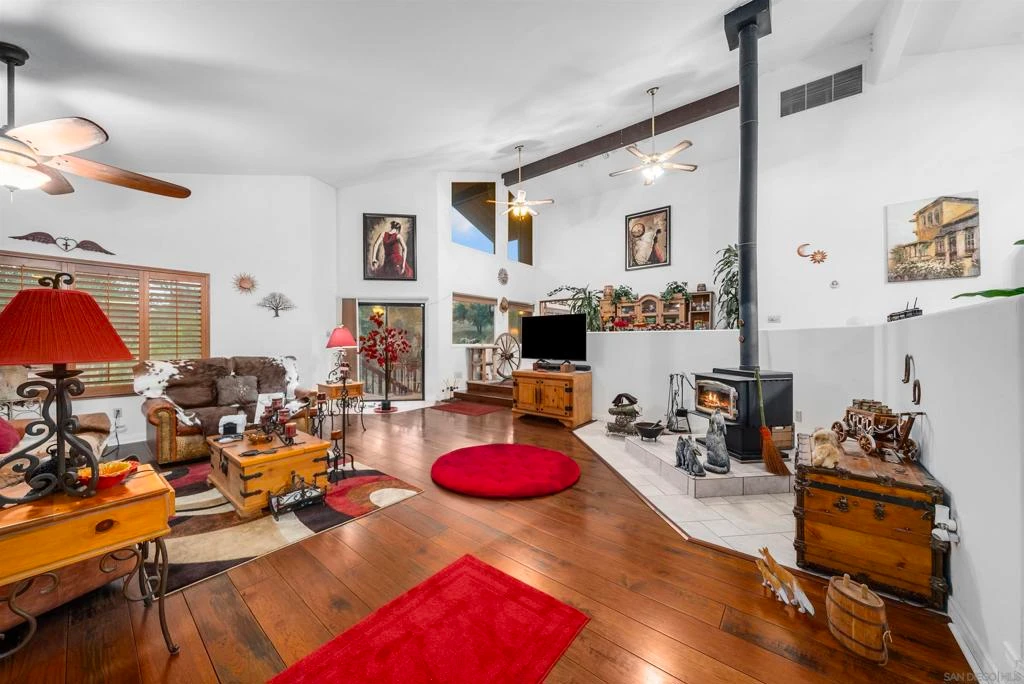 Interior 4