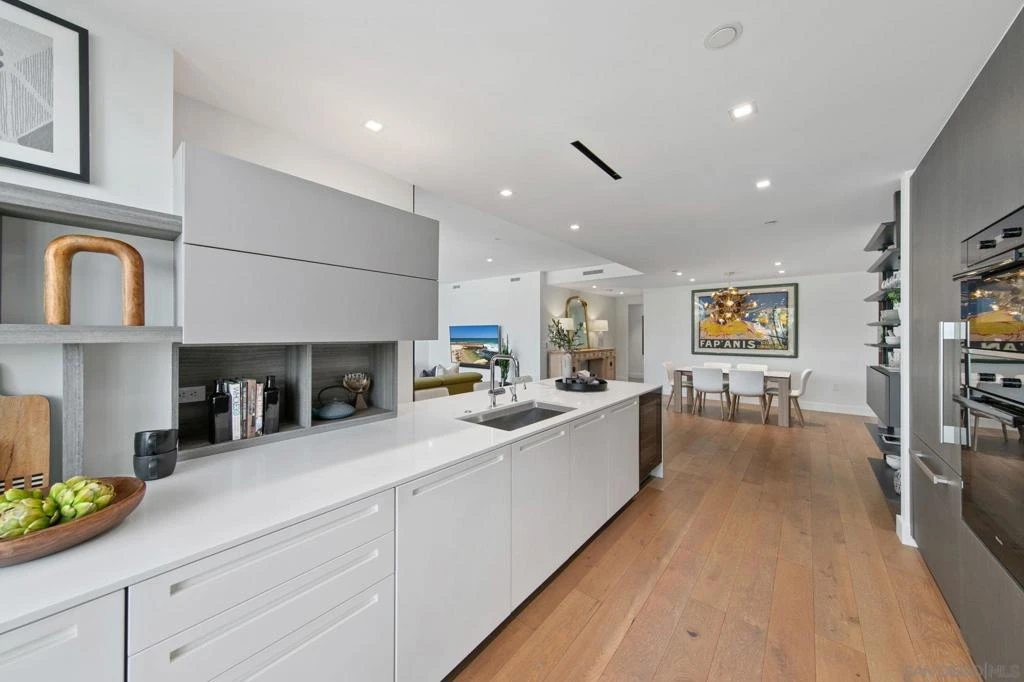 Interior 4