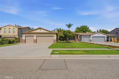 2429 N Oak Grove Court