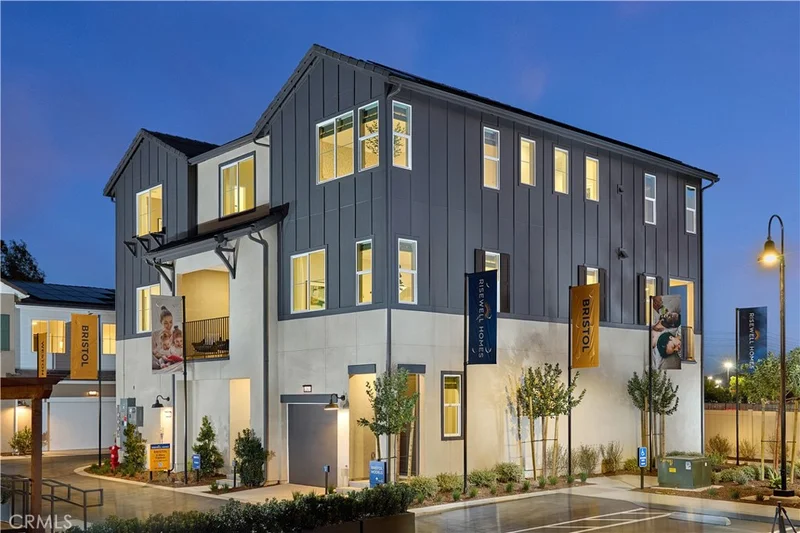 12721 Hampton Avenue