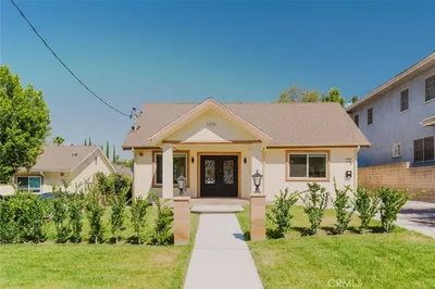 1079 E Elmwood
