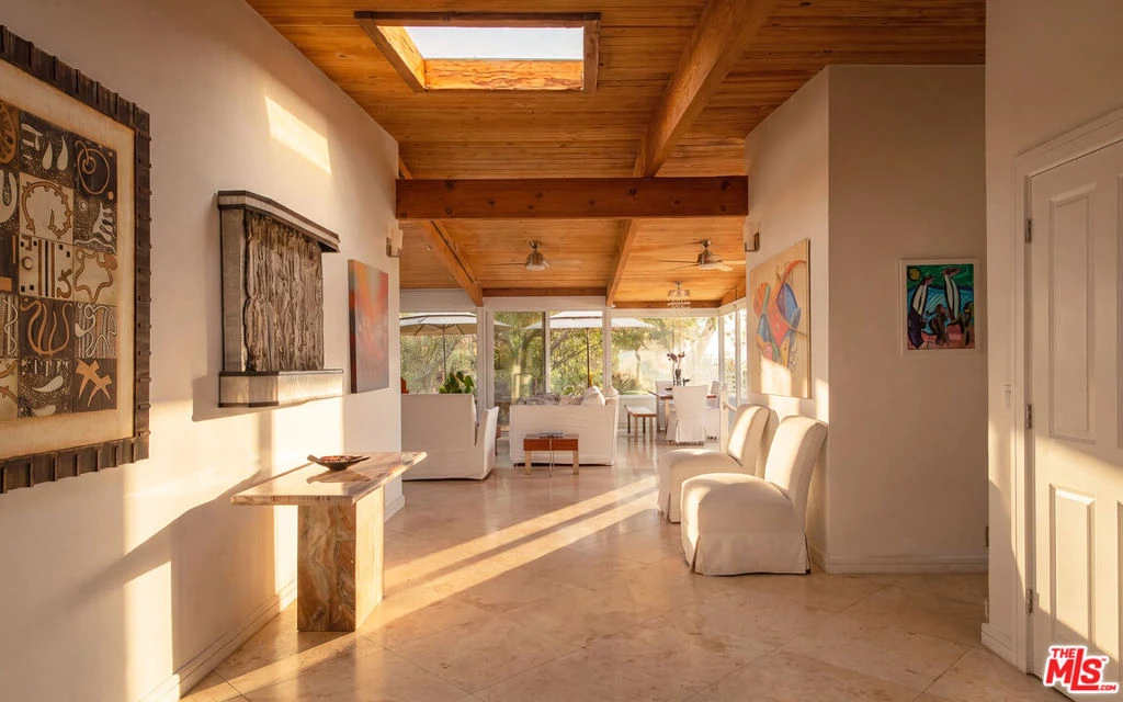 Interior 3