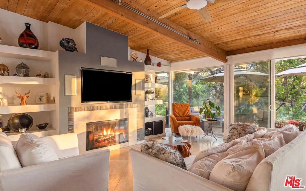Interior 4