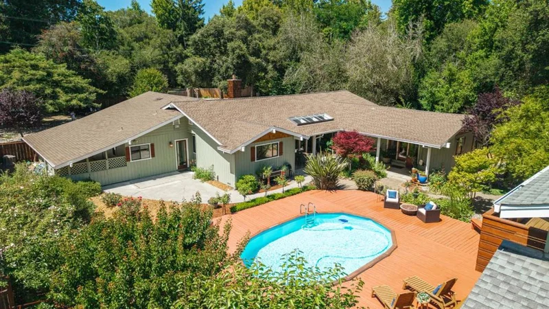 Photo 2 of 595 Wente Street