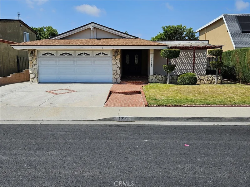 1221 E Denwall