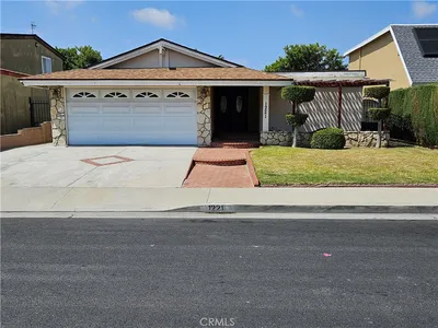 1221 E Denwall