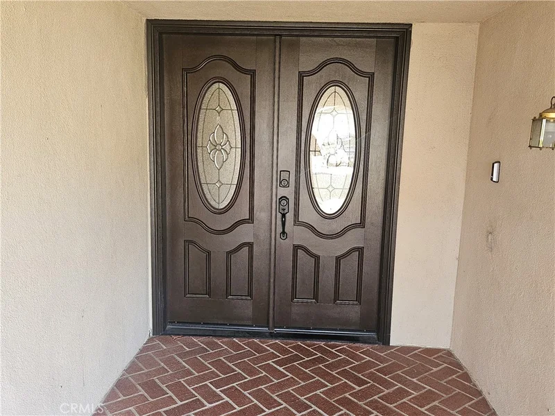 Photo 2 of 1221 E Denwall