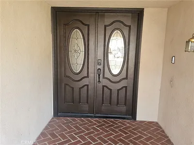 1221 E Denwall photo 2