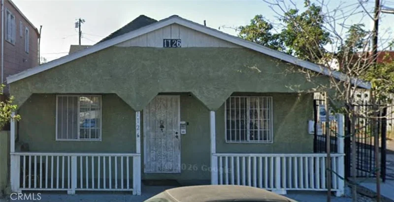 1124 E 40th Place