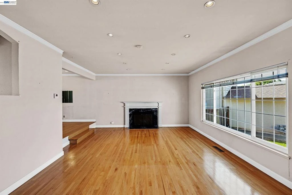 Interior 4