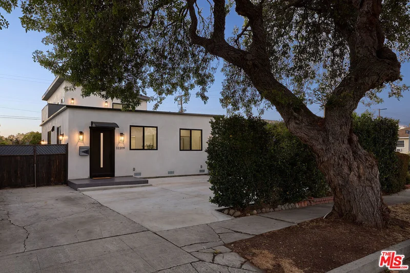 12209 Havelock Avenue