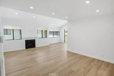 10566 Sunland 7 photo 2