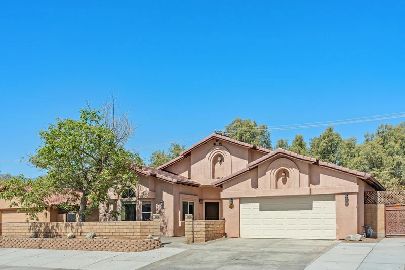 Photo 2 of 27325 Ventura Drive