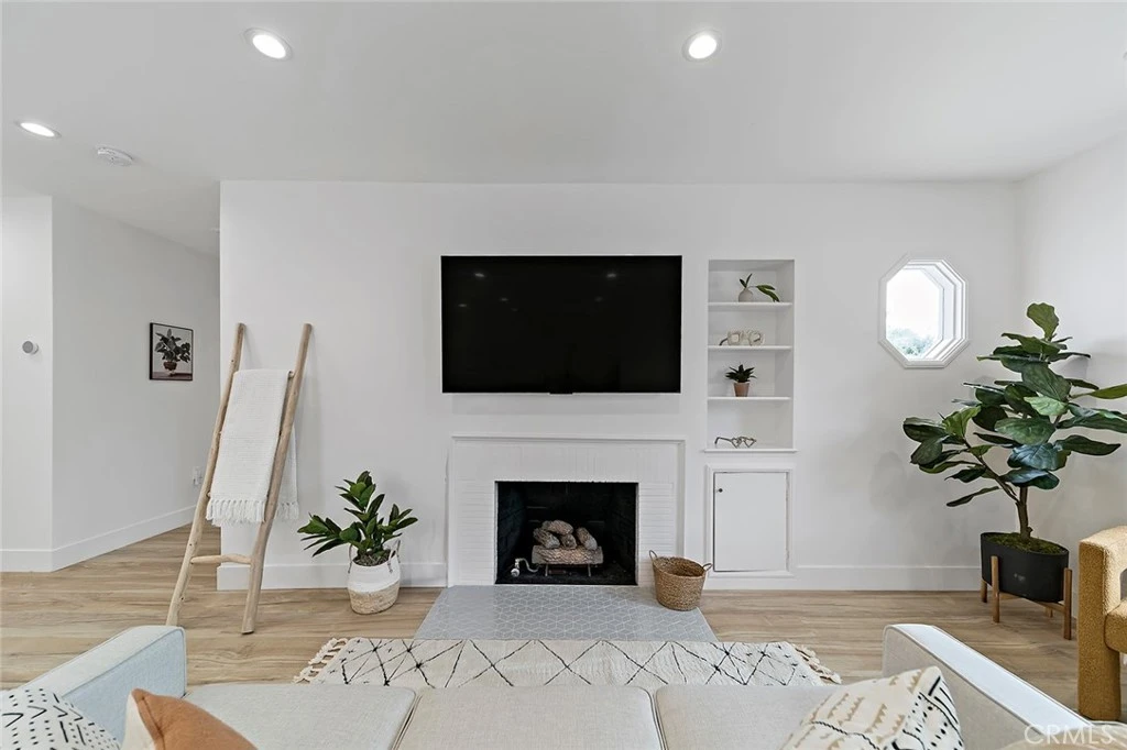 Interior 4