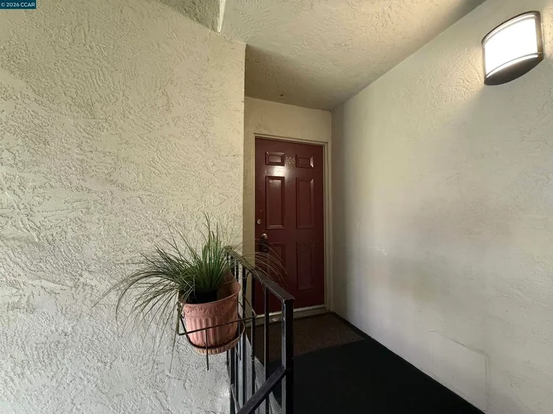 2564 Walnut Blvd photo 2