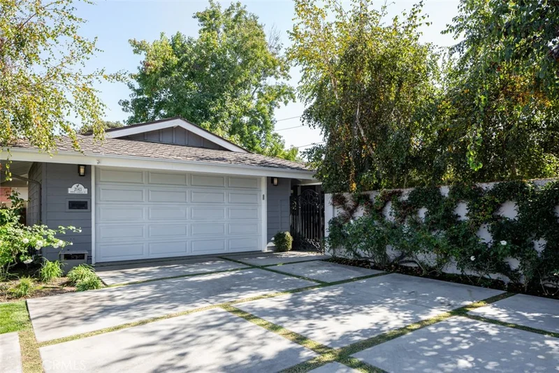 2043 N Capella Court