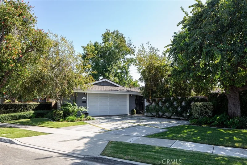 2043 N Capella Court photo 2