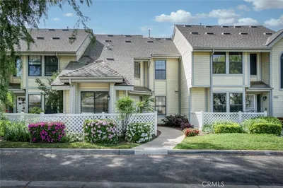 923 E Foxhill