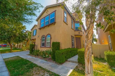 1109 N Yucca Ave photo 2