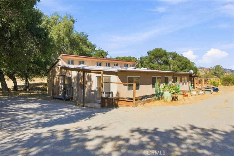 5885 Lion Ridge