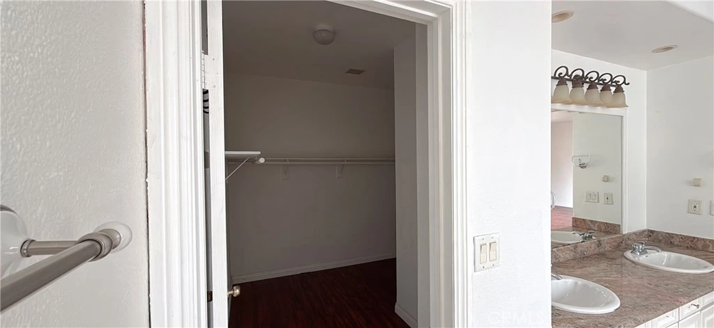 Interior 4