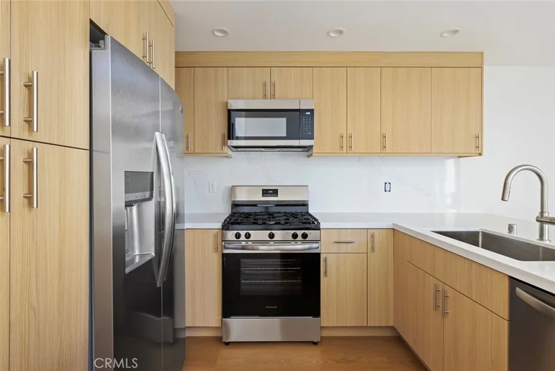 Photo 2 of 1007 S. Catalina Avenue 106