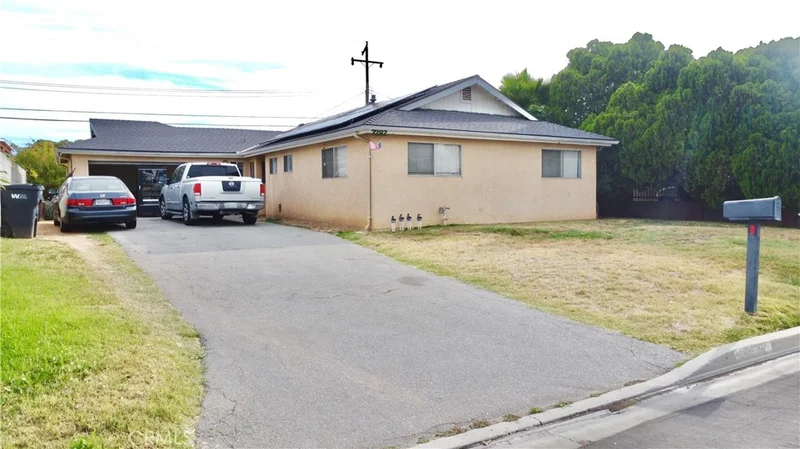 3292 Debbie Lane, Riverside, CA 92501