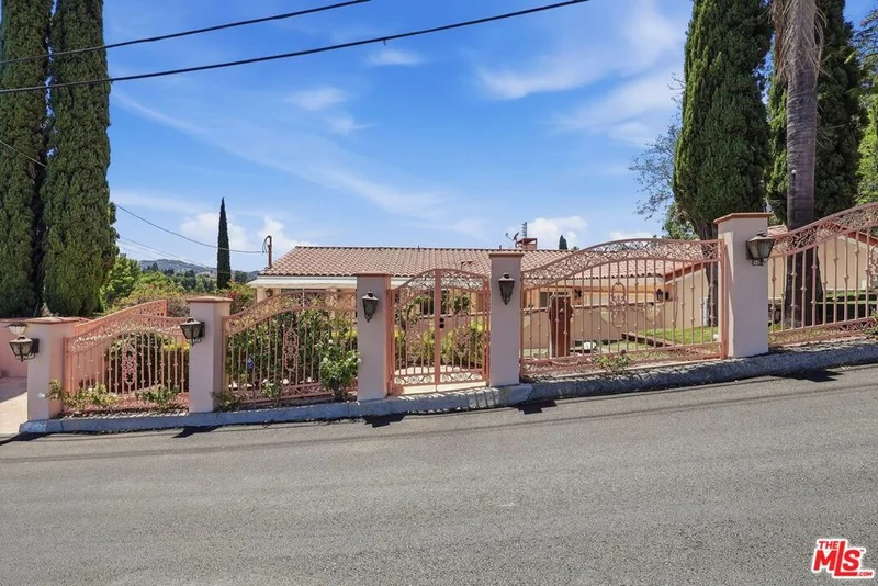 4613 Reforma Road photo 2