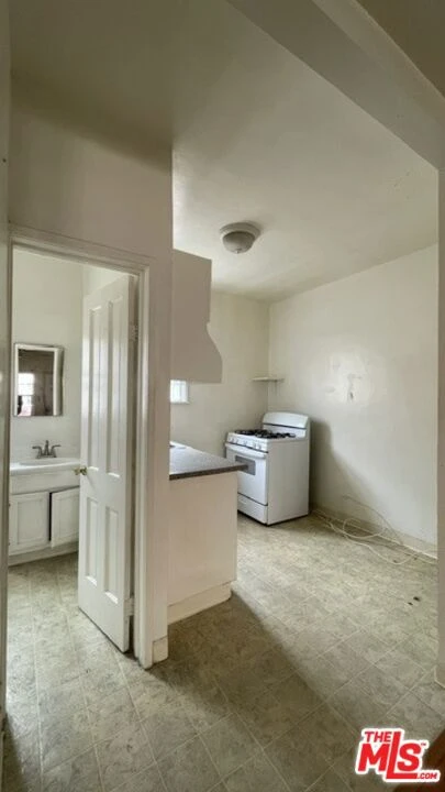Interior 4