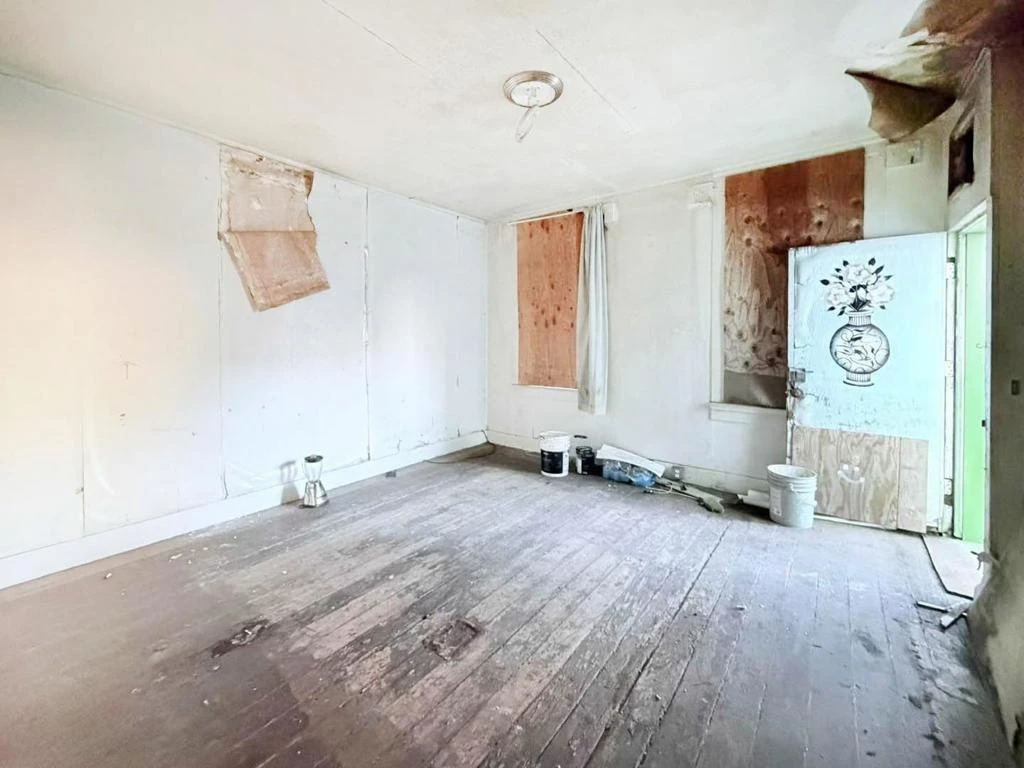 Interior 3