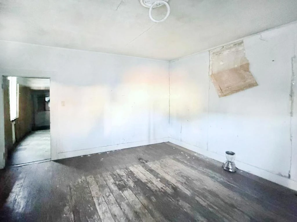 Interior 4