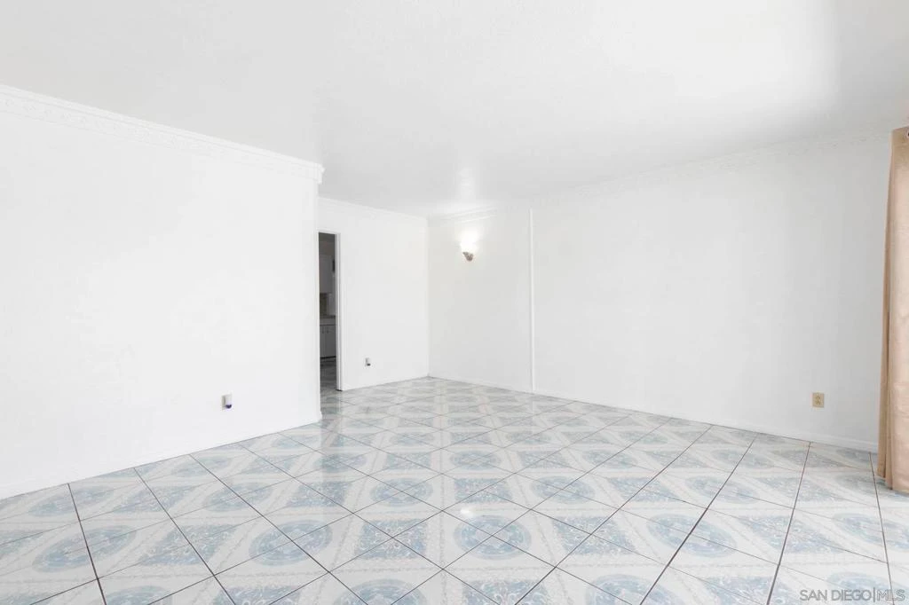 Interior 4