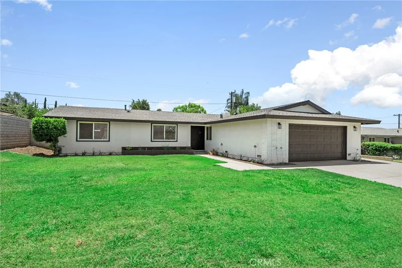 Photo 2 of 22139 Tanager Street