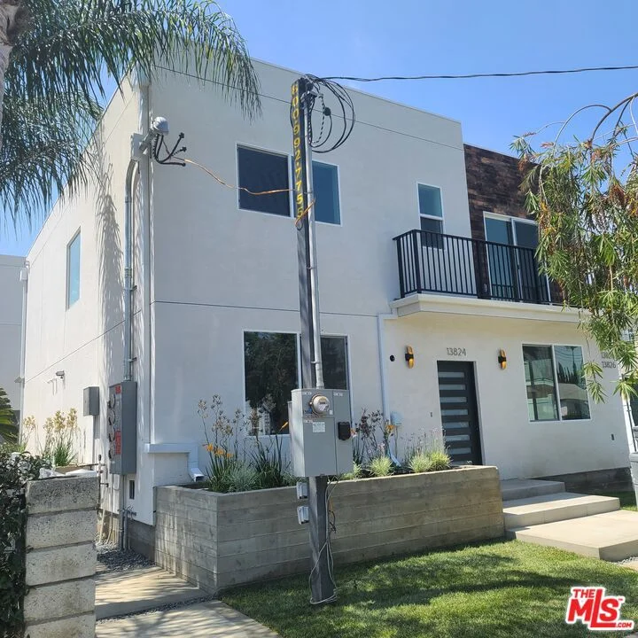 13824 Bessemer Street photo 2