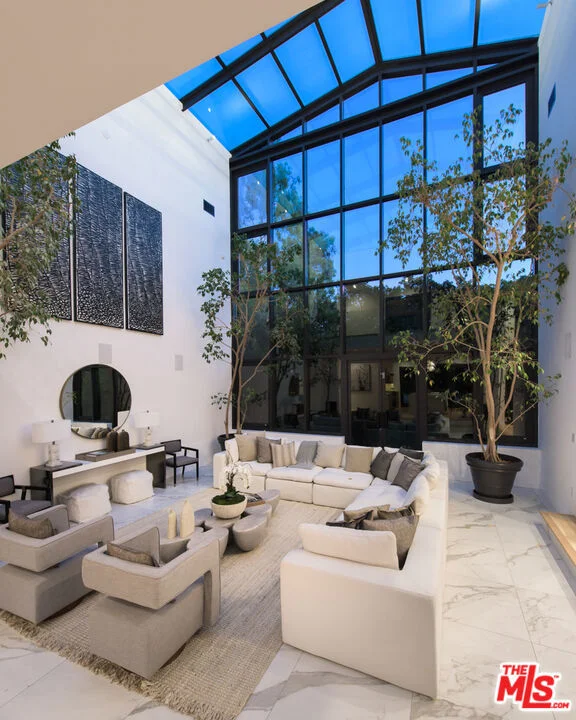 1378 N DOHENY Drive
