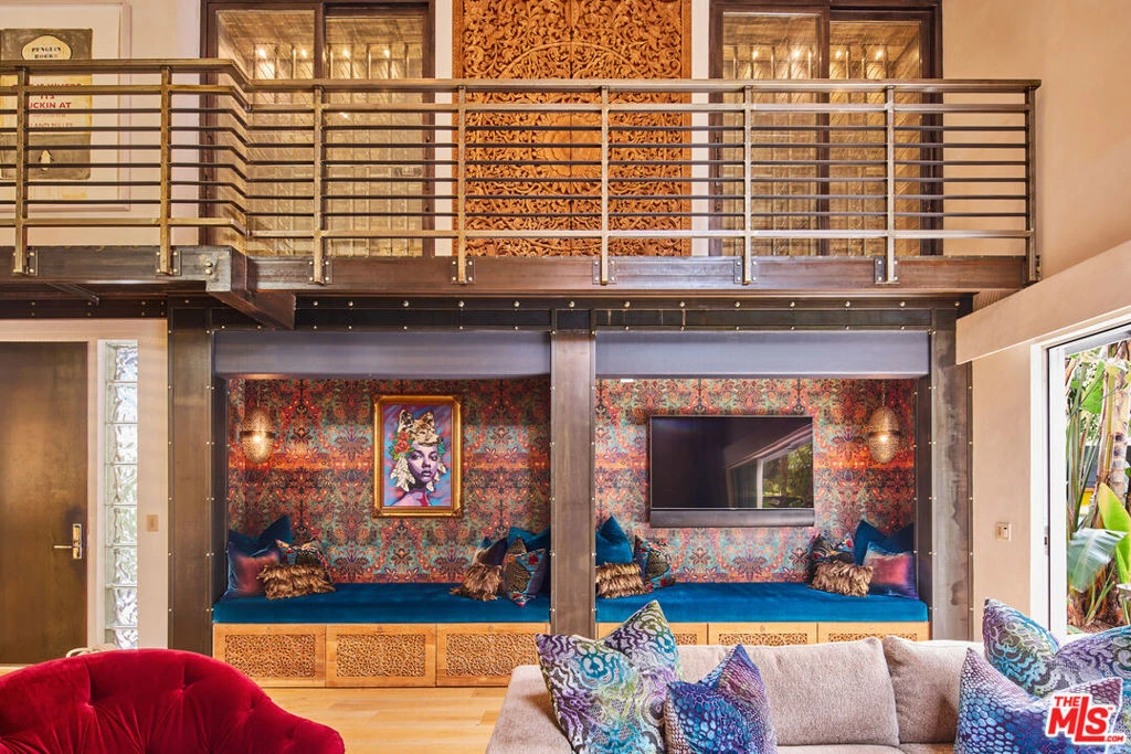 Interior 4