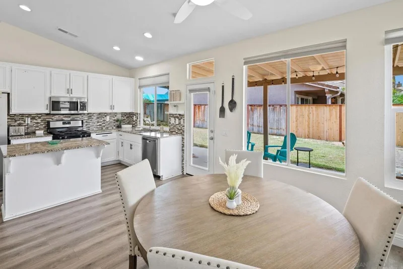 3373 Avocado Vista