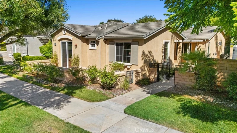 196 Four Seasons Boulevard photo 2