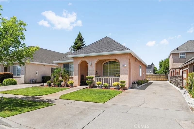 1838 Bedford Drive photo 2