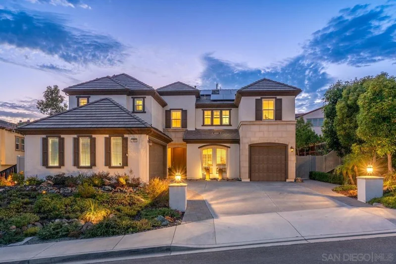 Photo 2 of 985 Tucana Dr.
