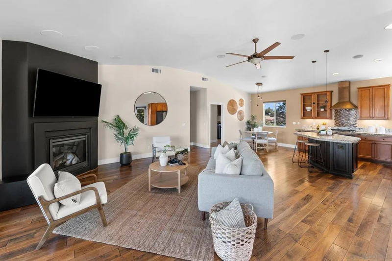 12260 Linroe Dr, Lakeside, CA 92040
