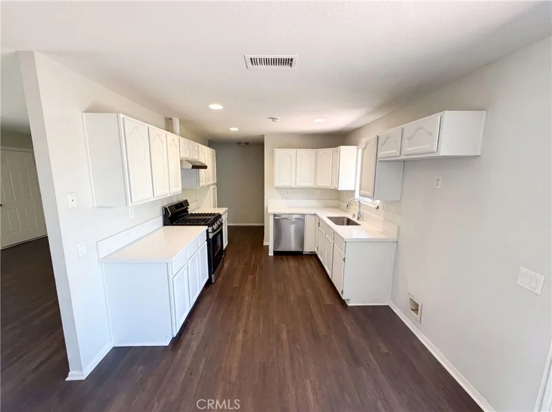215 Laurel photo 2