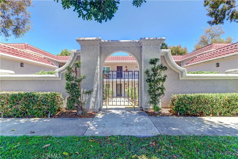 5507 Paseo Del Lago W B