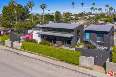 813 Palms