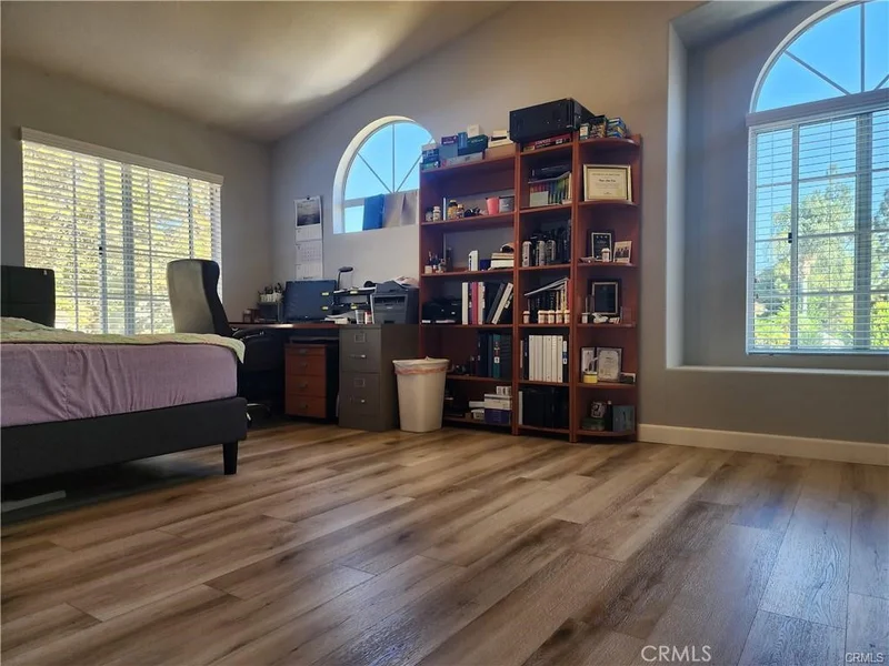 412 Bristol Way photo 2