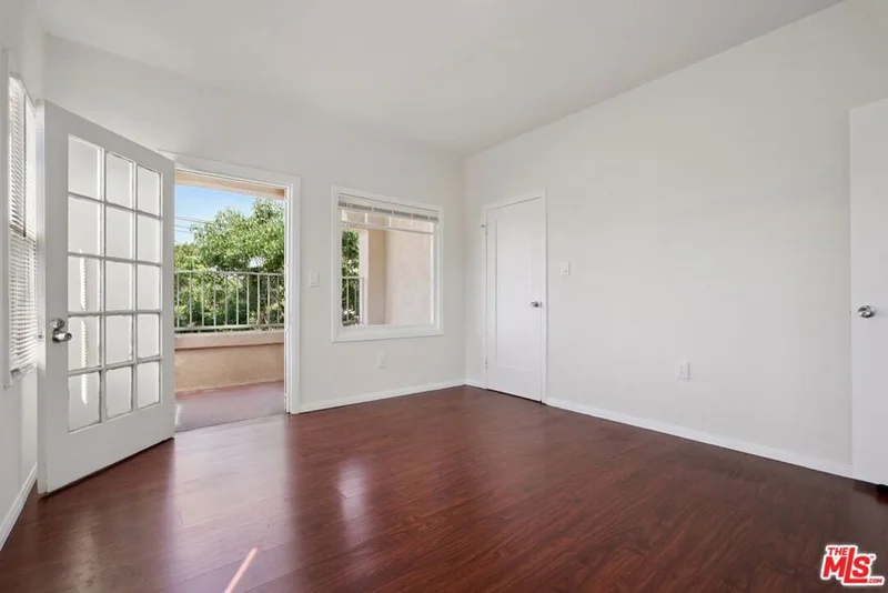 1464 3/4 W 35th Place