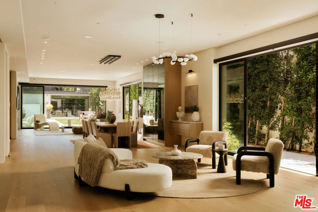 Interior 3