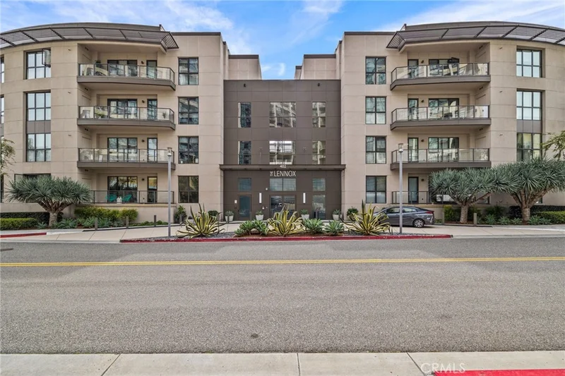 402 Rockefeller 305